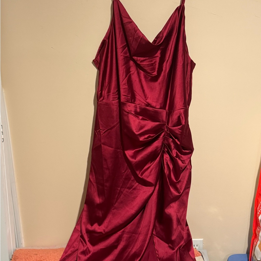 Chic Satin Midi Dress in Deep Red